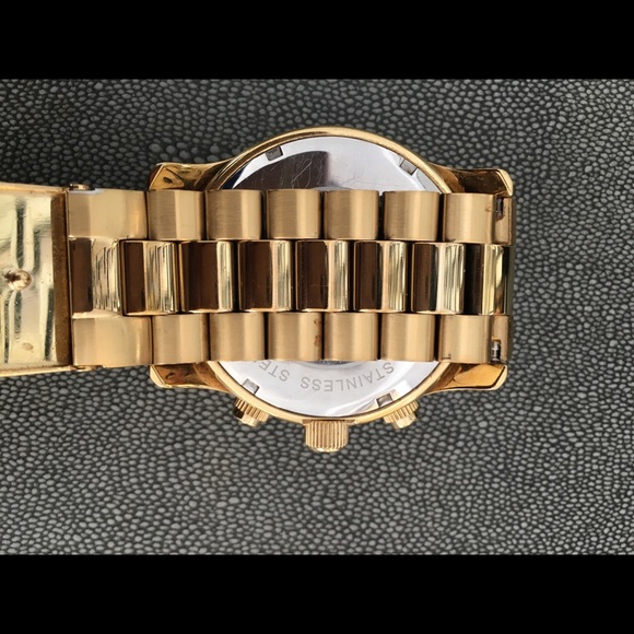 Michael Kors Gold Runway Cronograph - Picture 3 of 5